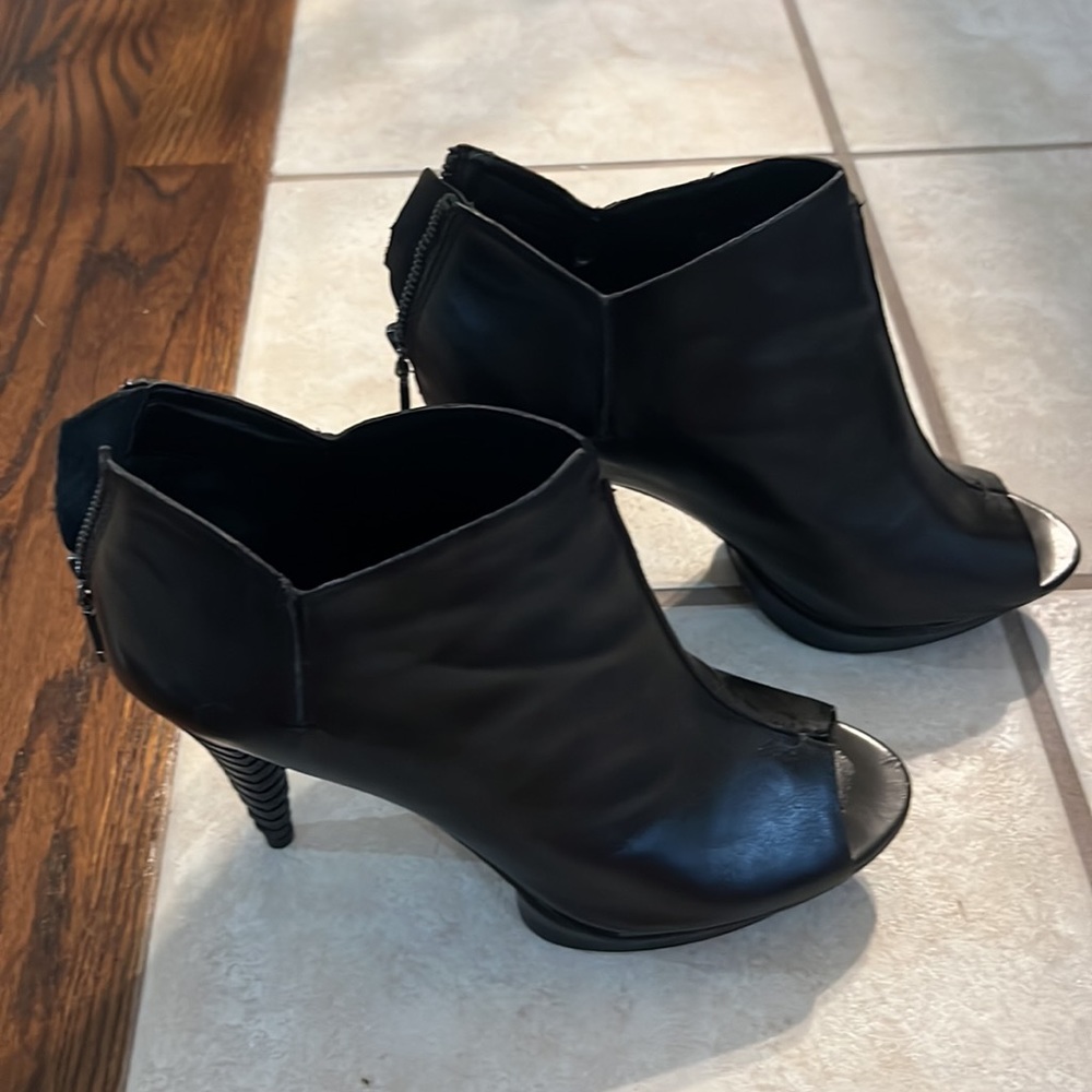Bob Makowsky tall black leather spike “biker” style platform heels 8M! EUC - Picture 4 of 7